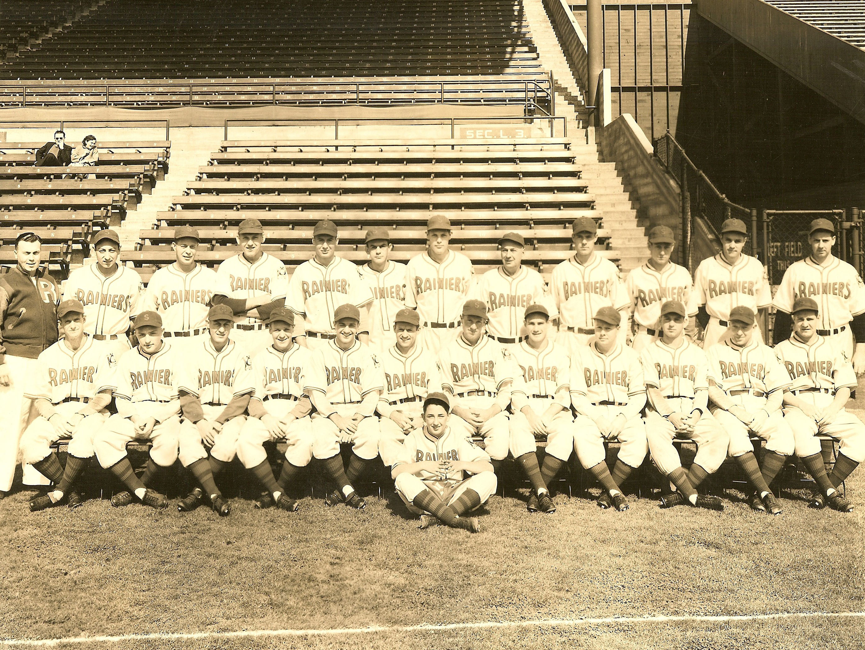 1939 SEATTLE RAINIERS 8x10 TEAM PHOTO BASEBALL WASHINGTON VANNI