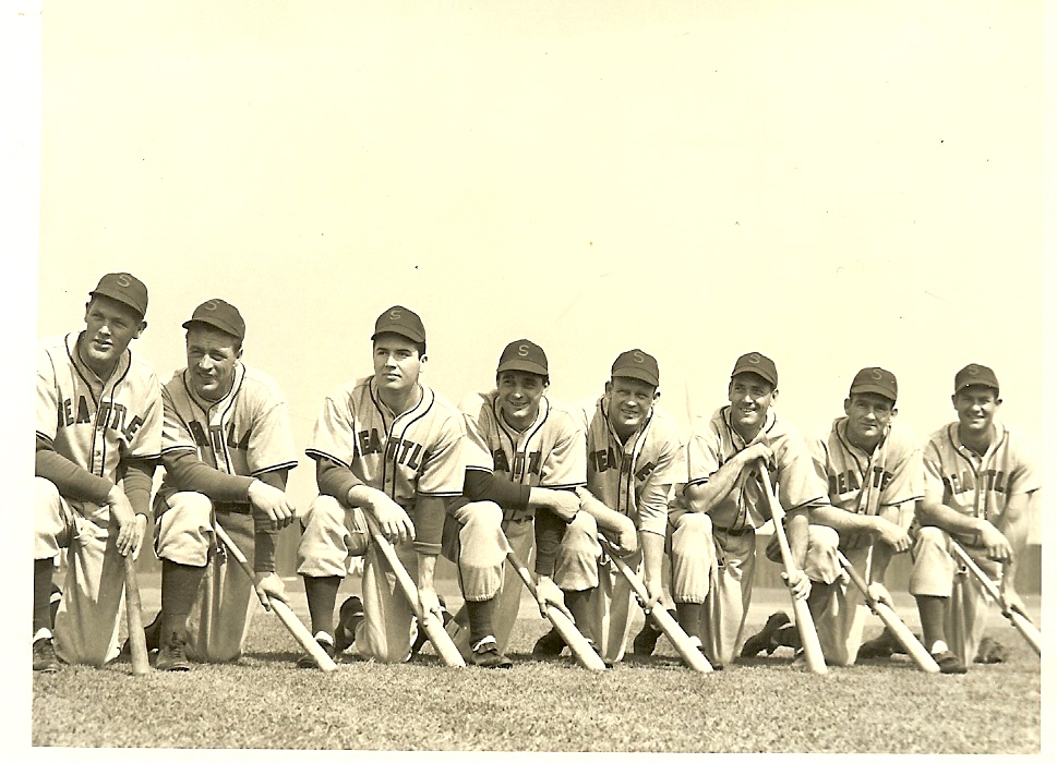 1939 SEATTLE RAINIERS 8x10 TEAM PHOTO BASEBALL WASHINGTON VANNI