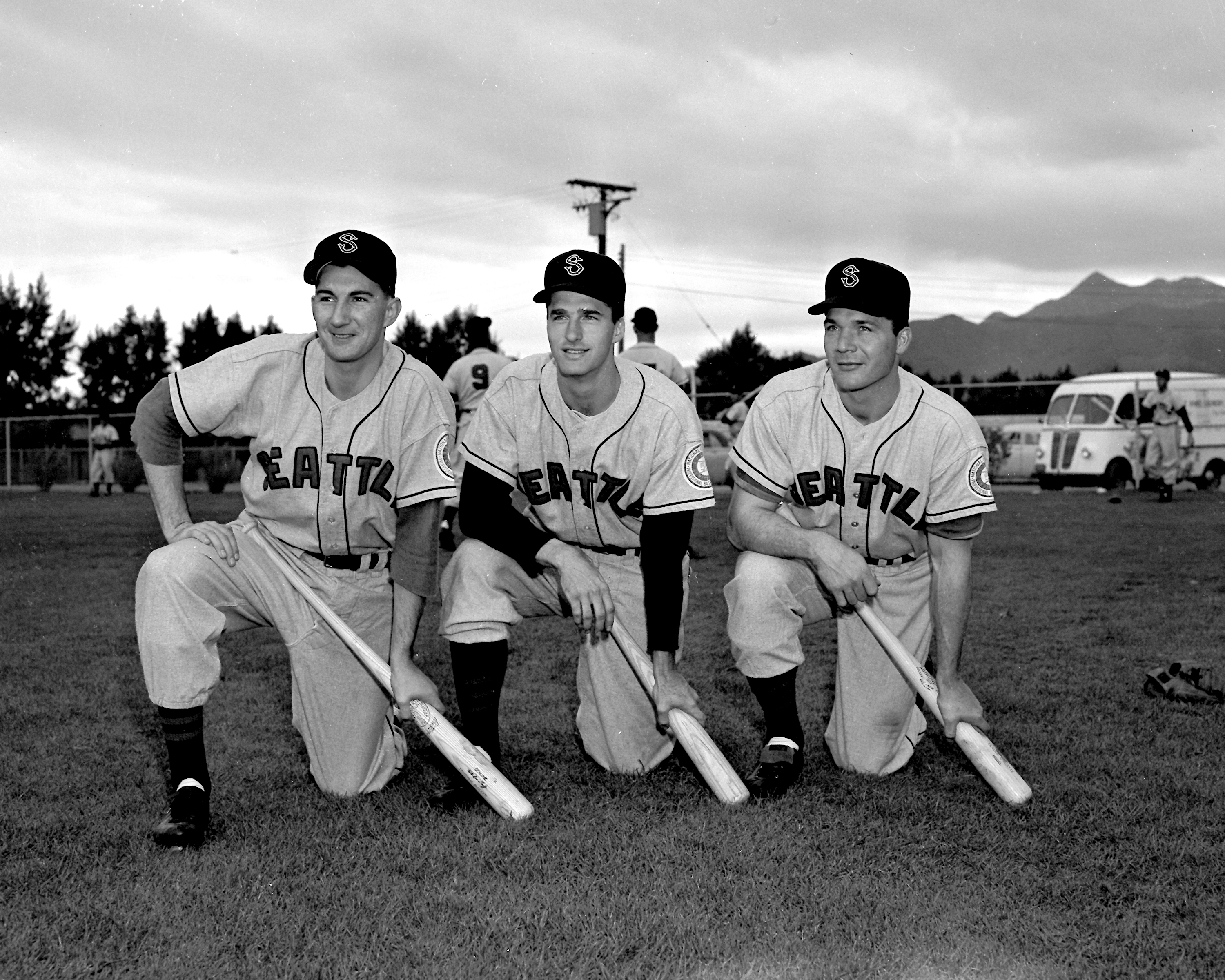 1939 SEATTLE RAINIERS 8x10 TEAM PHOTO BASEBALL WASHINGTON VANNI